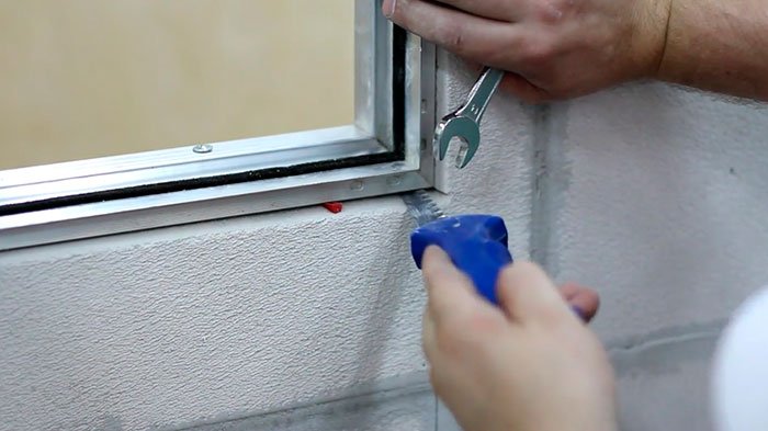 Установка нажимных люков под плитку АлюКлик - финишная доводка