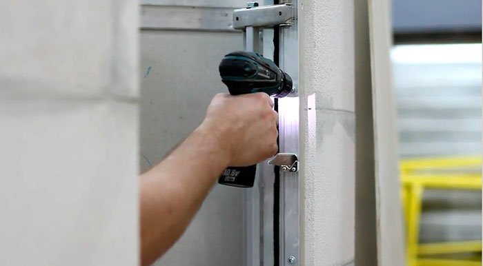 Установка нажимных люков под плитку АлюКлик - крепим раму