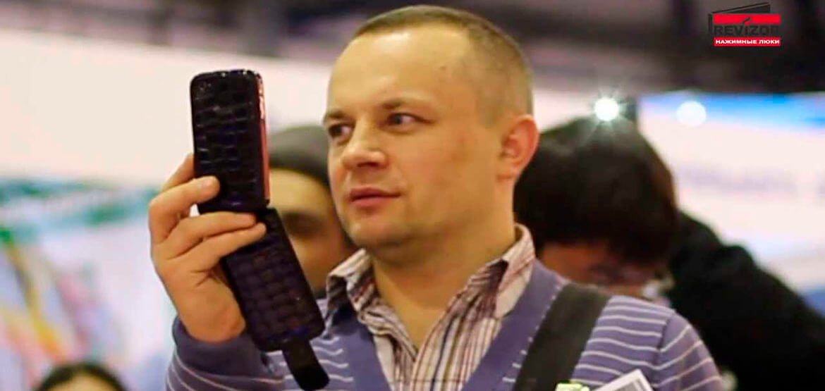 А где бабуля? В главной роли люки Revizor от Фабрики люков Revizor