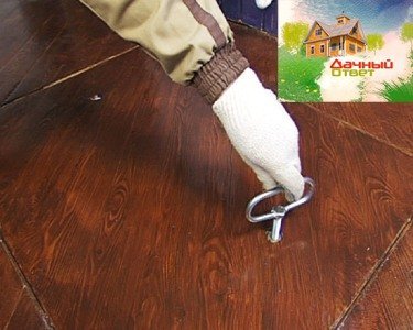 Люк Латунь Revizor скрывает инженерные коммуникации в полу: проект телепрограммы «Дачный ответ». 