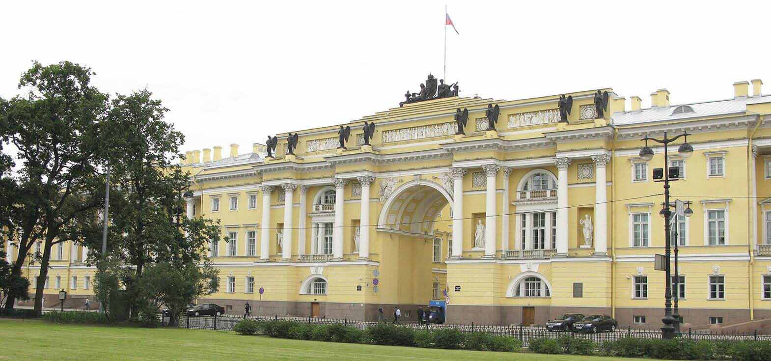Здание Сената и Синода